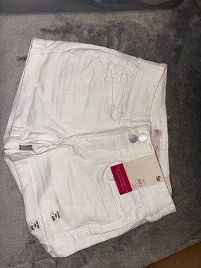 SO White Low-Rise Midi Denim Shorts